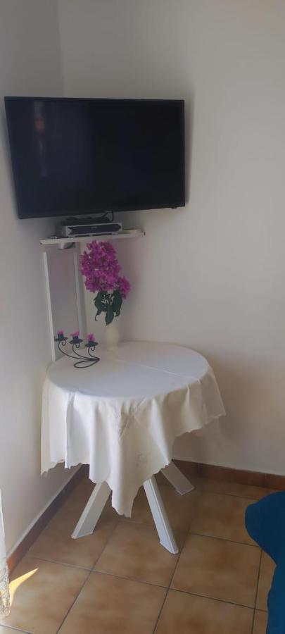 Villa Kadinela, 200M From Kamenjak, Huge Quiet Garden With Barbecue, 2 New Kitchens Premantura Εξωτερικό φωτογραφία
