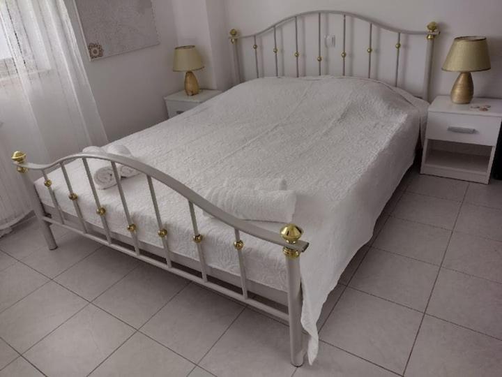 Villa Kadinela, 200M From Kamenjak, Huge Quiet Garden With Barbecue, 2 New Kitchens Premantura Εξωτερικό φωτογραφία
