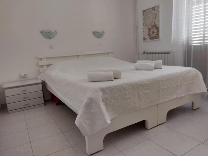 Villa Kadinela, 200M From Kamenjak, Huge Quiet Garden With Barbecue, 2 New Kitchens Premantura Εξωτερικό φωτογραφία